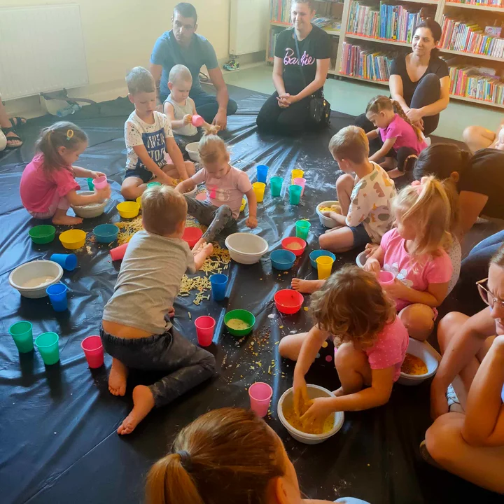 Warsztaty sensoplastyczne w Bibliotece Publicznej w Gołuchowie [ZDJĘCIA] - Zdjęcie główne