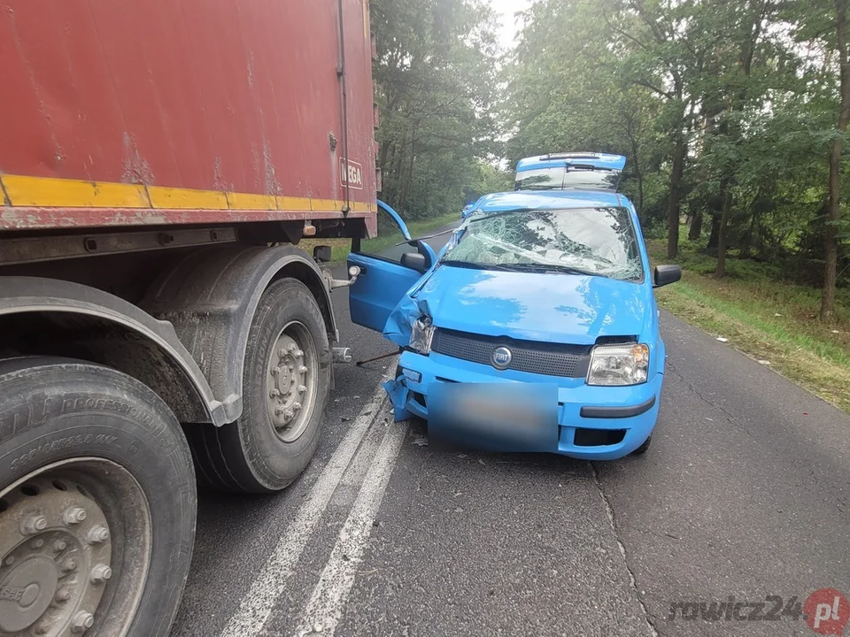 Wypadek na drodze wojewódzkiej 324 pomiędzy Rondem Załęcze a miejscowością Wiewierz