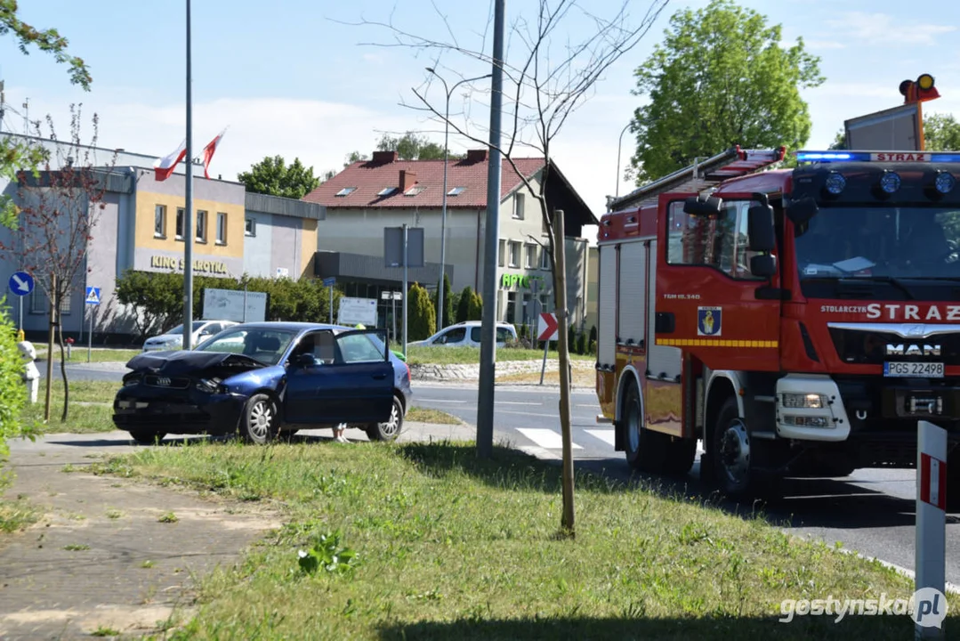 W Krobi samochód osobowy zderzył się z ciężarówką