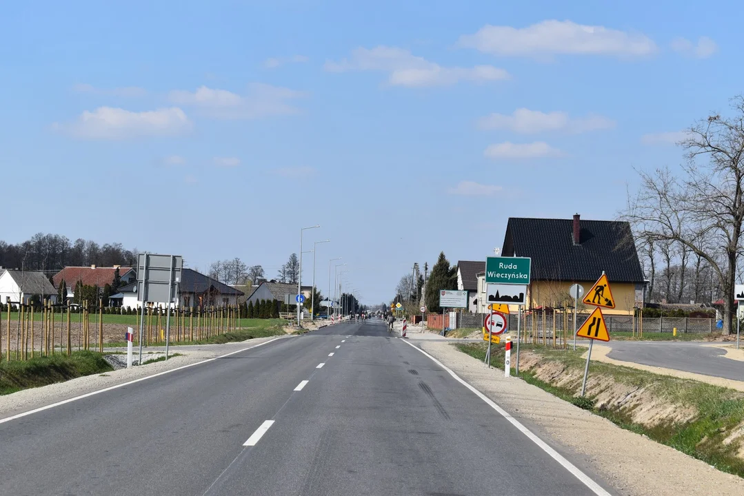 Trwa przebudowa drogi wojewódzkiej 442 w Rudzie Wieczyńskiej. Kiedy finał prac?