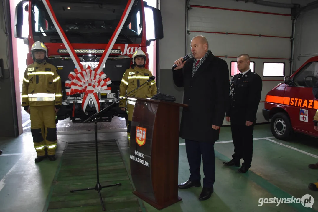 "Ochrzczono" nowy samochód strażacki dla OSP Borek Wlkp. Otrzymał imię "Jan"