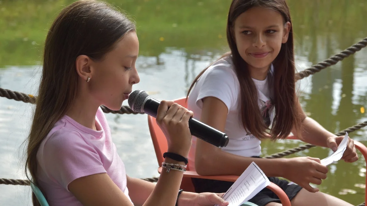 Narodowe Czytanie na Wyspie Kasztelańskiej w Krobi 2025. Mistrzowi z Czarnolasu na pewno przypadłoby do gustu - Zdjęcie główne