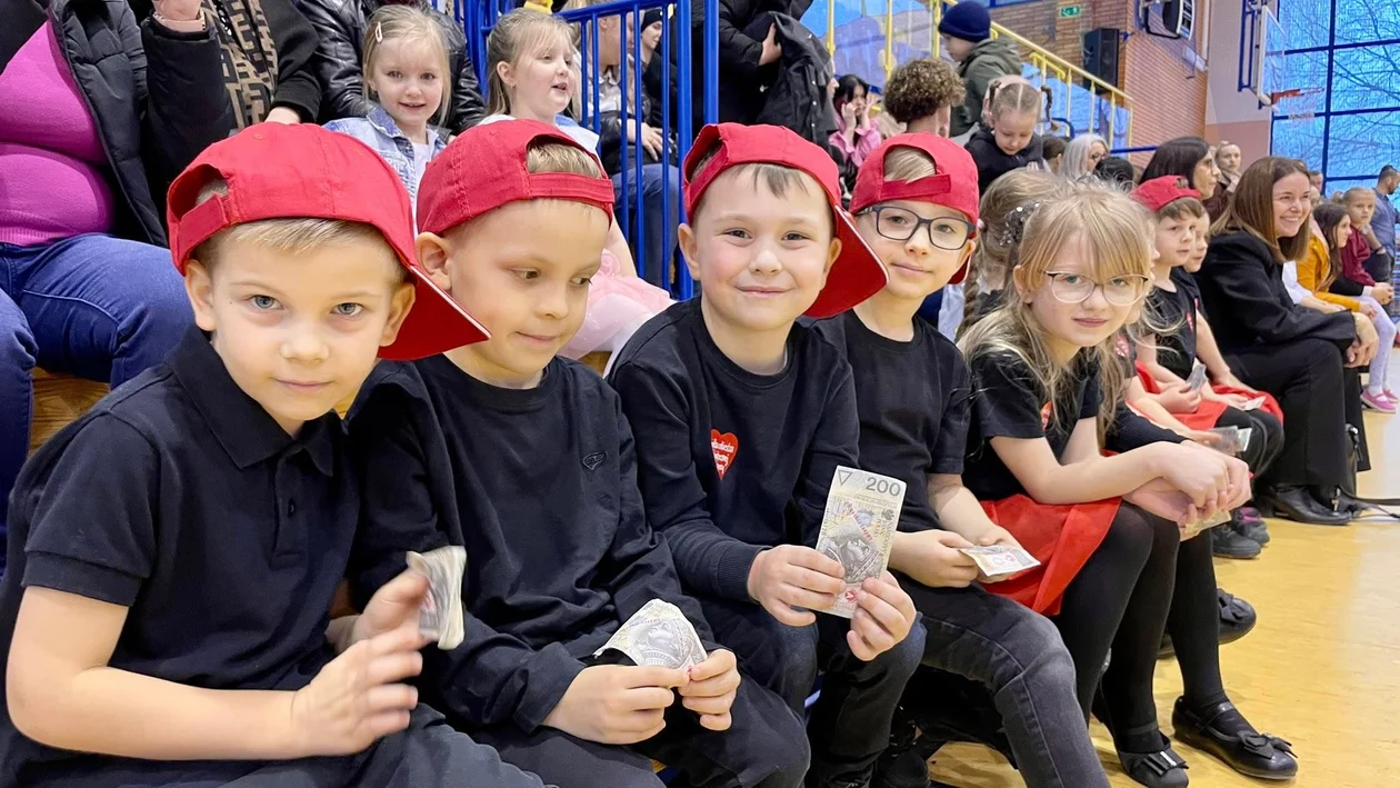 WOŚP w Gołuchowie. Morsowali, licytowali i kwestowali - Zdjęcie główne