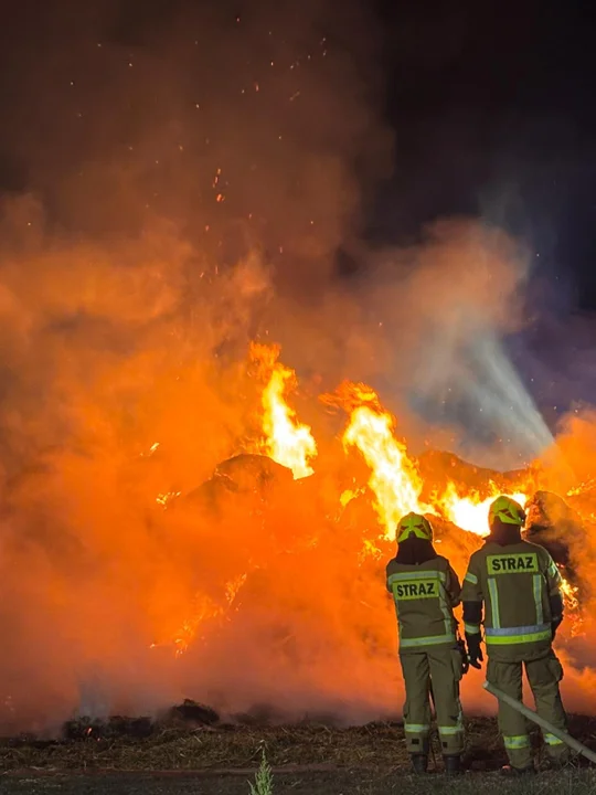 Pożar stogu słomy w Grabianowie. Do zbadania sprawy powołano biegłego