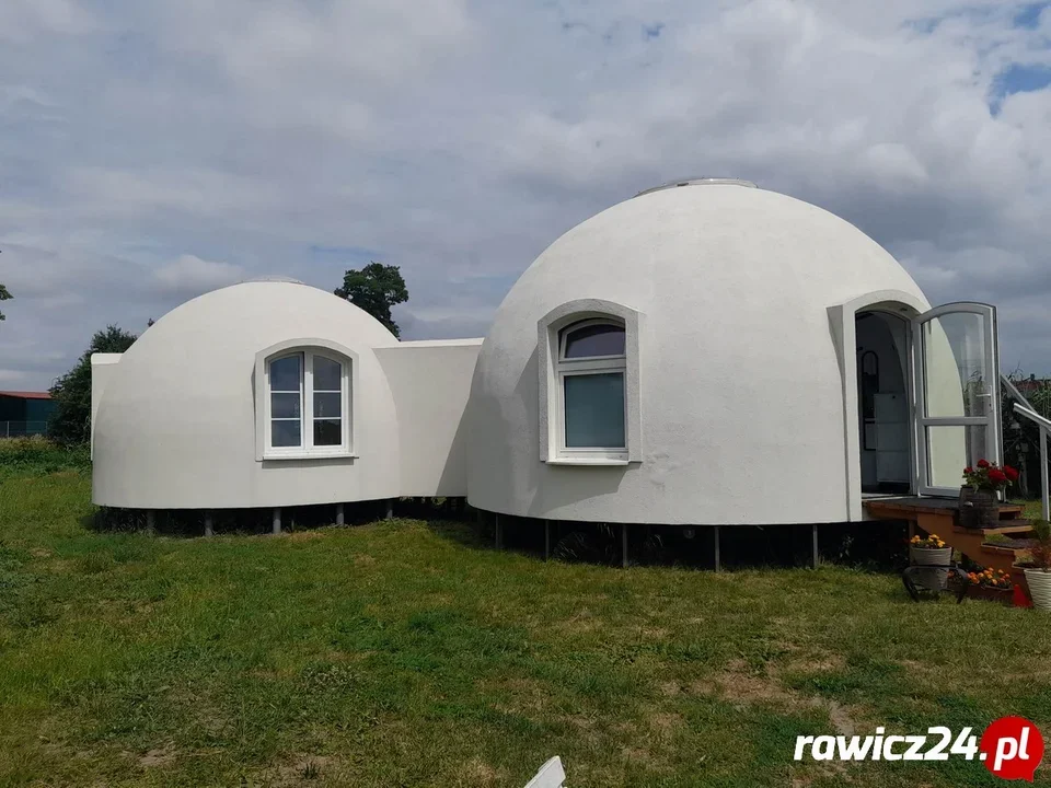 Zbudował „igloo” i żyje według własnych zasad