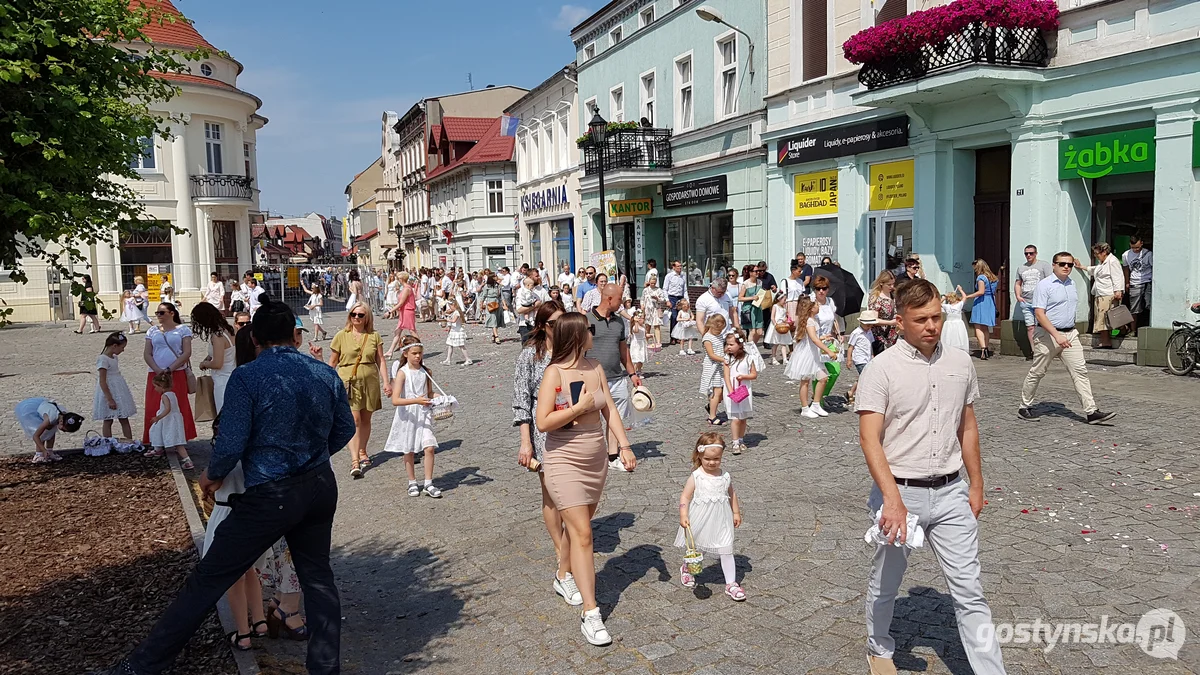 Gostyń - Boże Ciało 2023 - procesja ulicami miasta