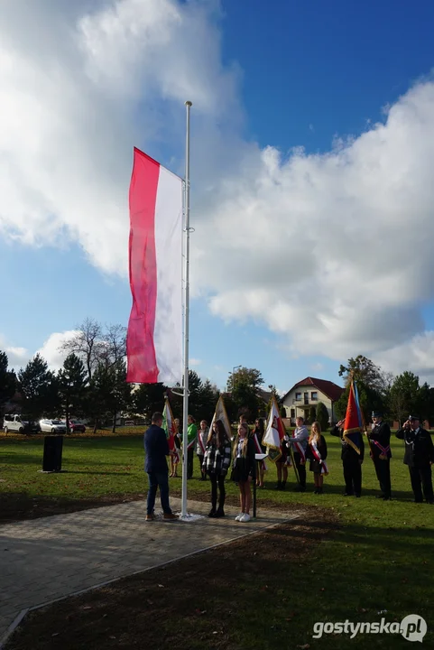 Patriotycznie w Szkole Podstawowej z Oddziałami Integracyjnymi im. M. Kopernika w Piaskach