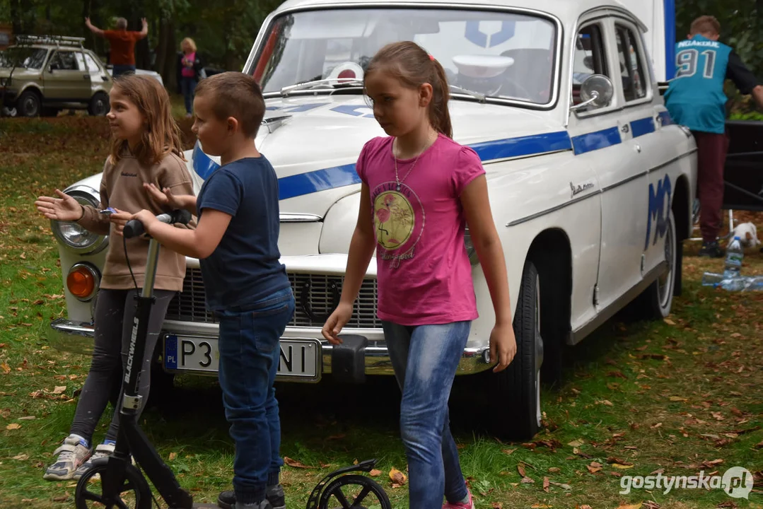 Zlot samochodów retro w Zamku Wielkopolskim w Rokosowie