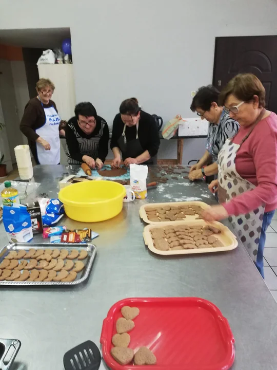 Przygotowanie do spotkania świątecznego Koła nr 4 PZERiI w Choczu