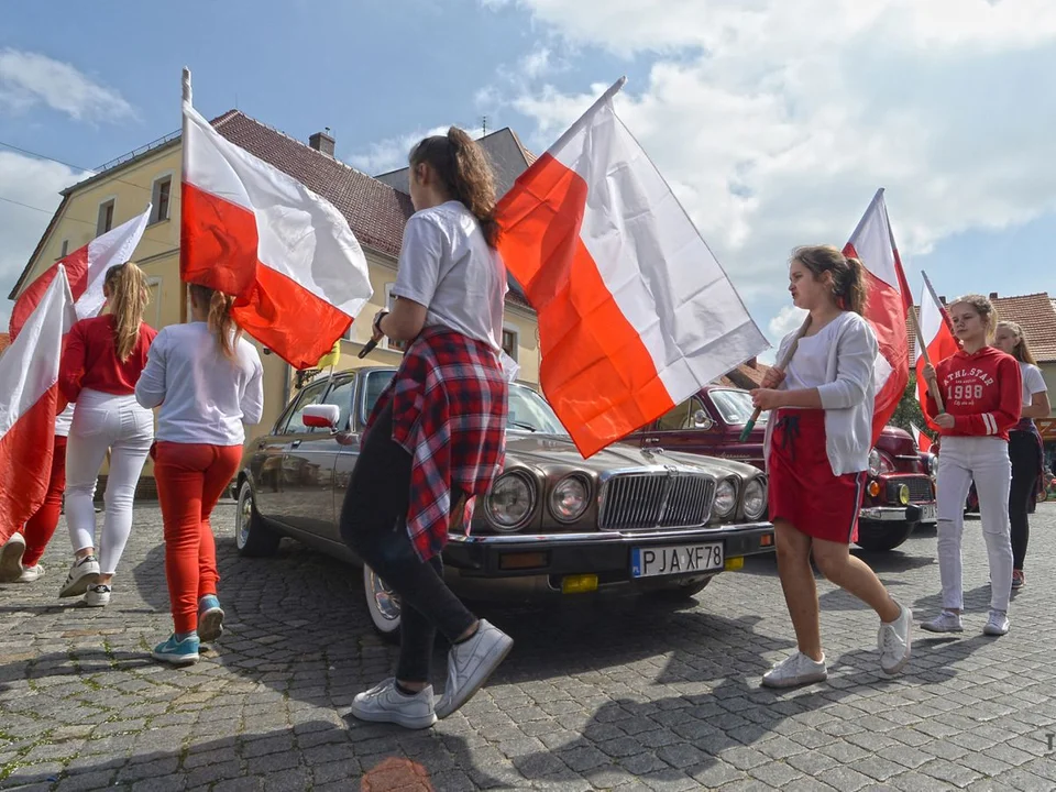 Majówka z klasykami. Pierwszy zlot pojazdów zabytkowych w Jarocinie