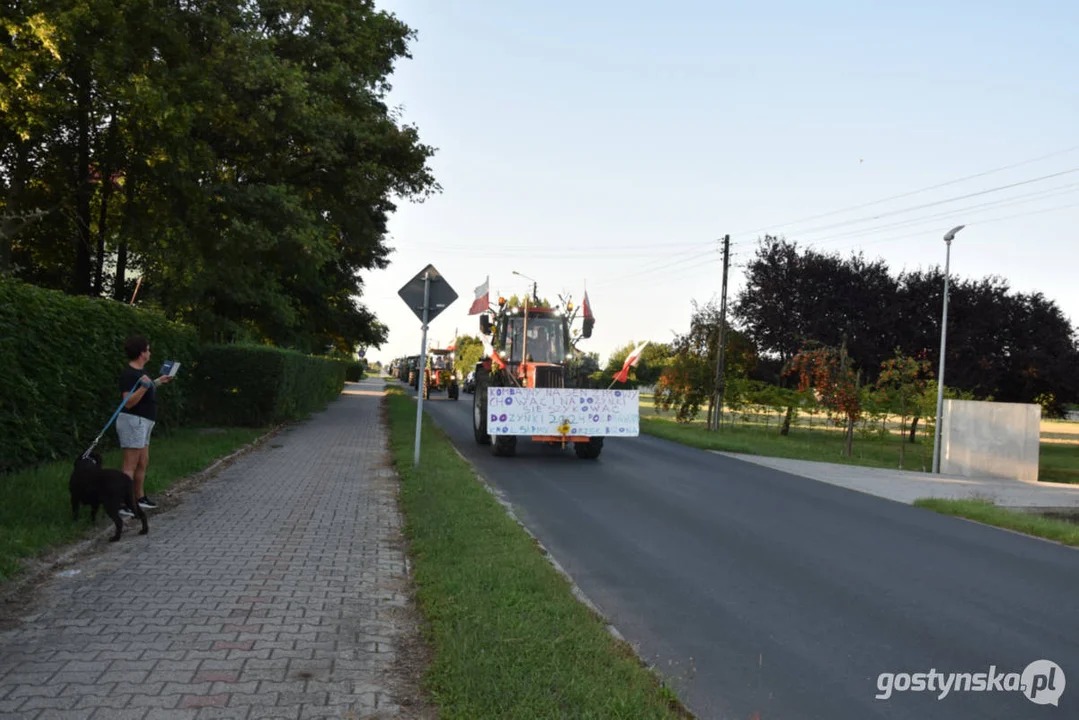 Dożynki 2024 w Skokowie rozpoczął korowód pojazdów rolniczych