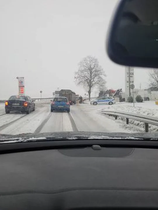 Opady śniegu - 2 kolizje na jarocińskich drogach