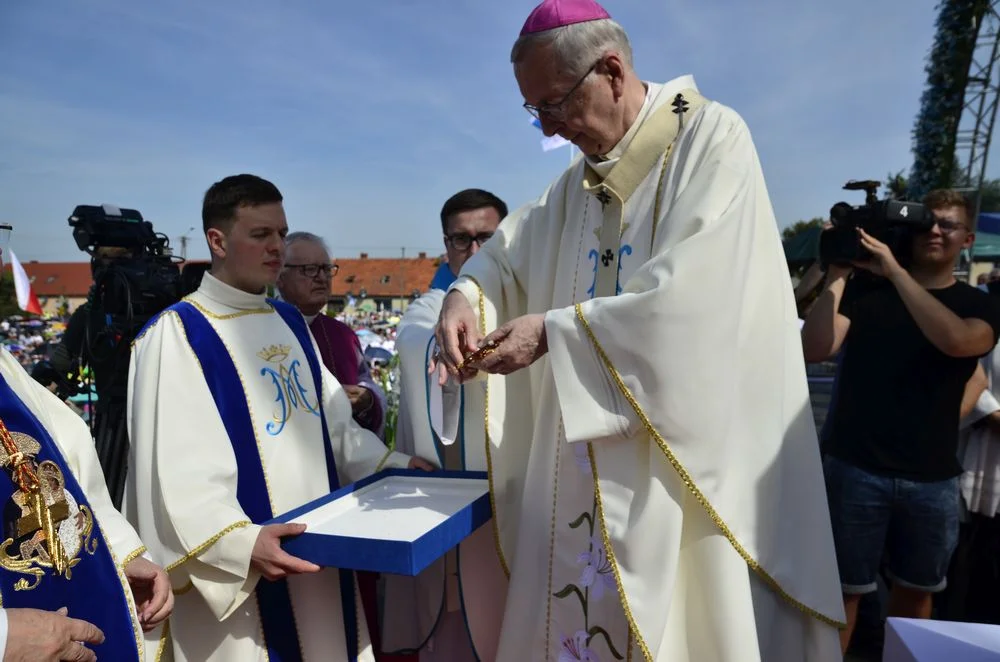 Smolice. Koronacja wizerunku Matki Bożej Uzdrowienia Chorych