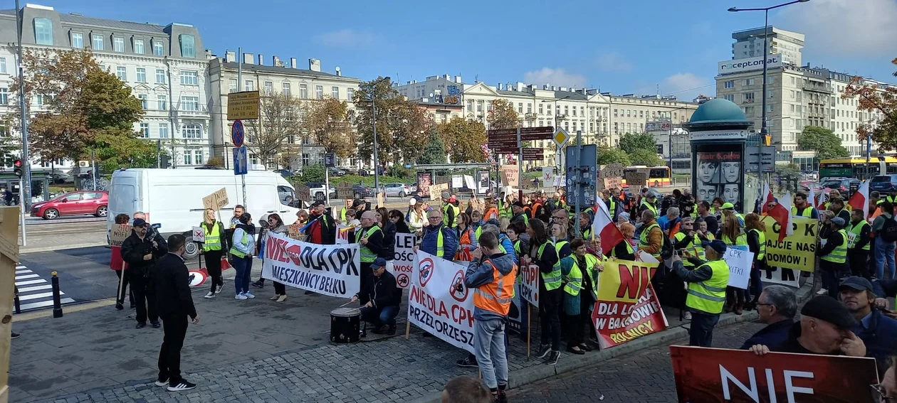 Mieszkańcy Ziemi Jarocińskiej protestują przeciwko CPK w Warszawie