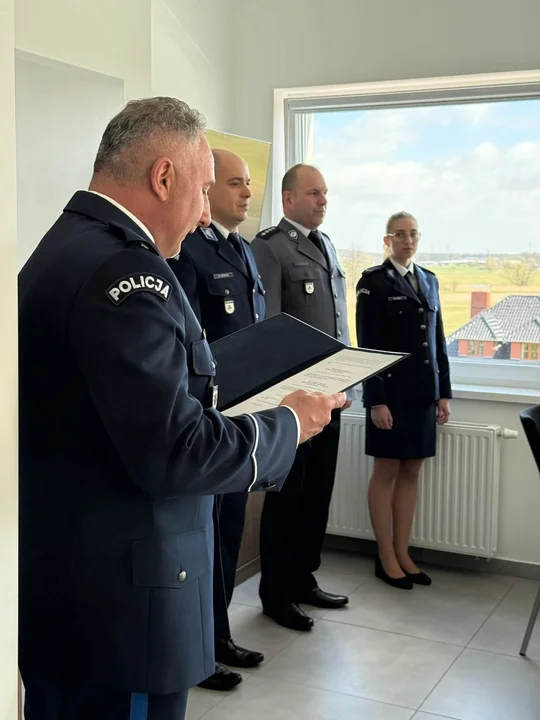 Nowy naczelnik wydziału prewencji, jego zastępca oraz sierżant w KPP Gostyń