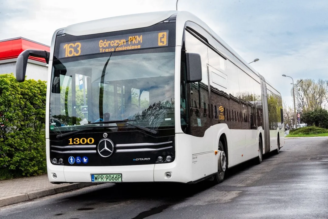 Elektryczny mercedes w Poznaniu. Autobus jest testowany - Zdjęcie główne