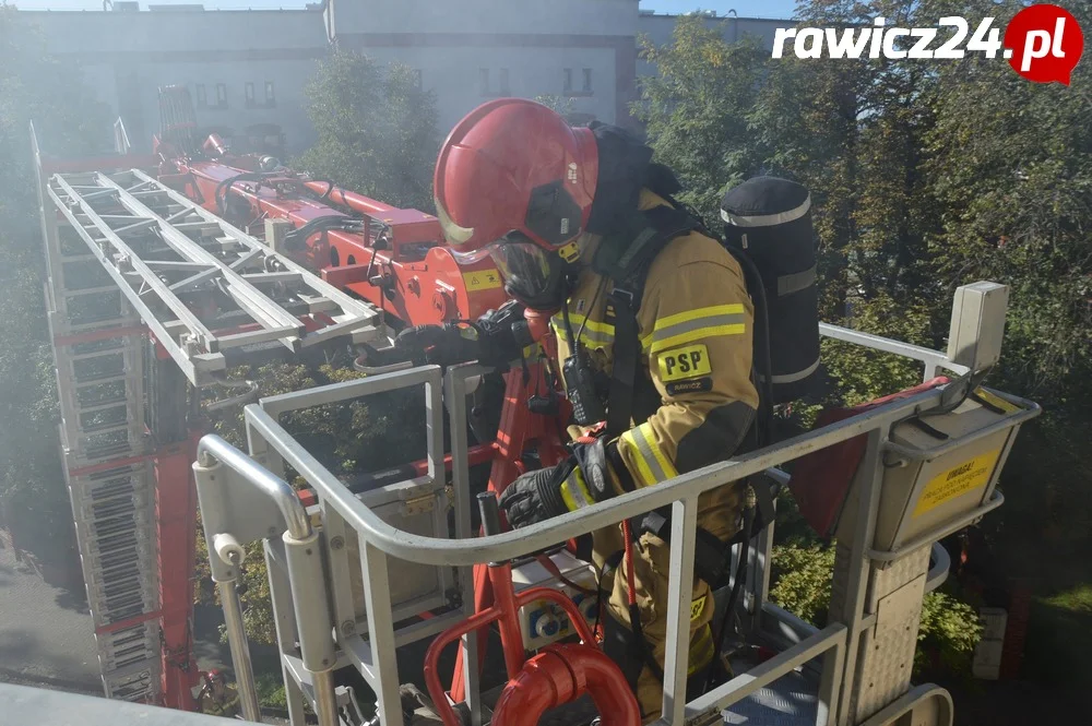 Ćwiczenia strażaków w szpitalu w Rawiczu