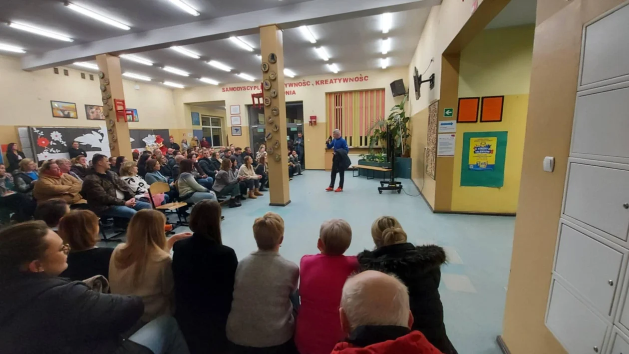 Mieszkańcy przeciwko zamknięciu szkoły. Zbierają podpisy pod petycją - Zdjęcie główne