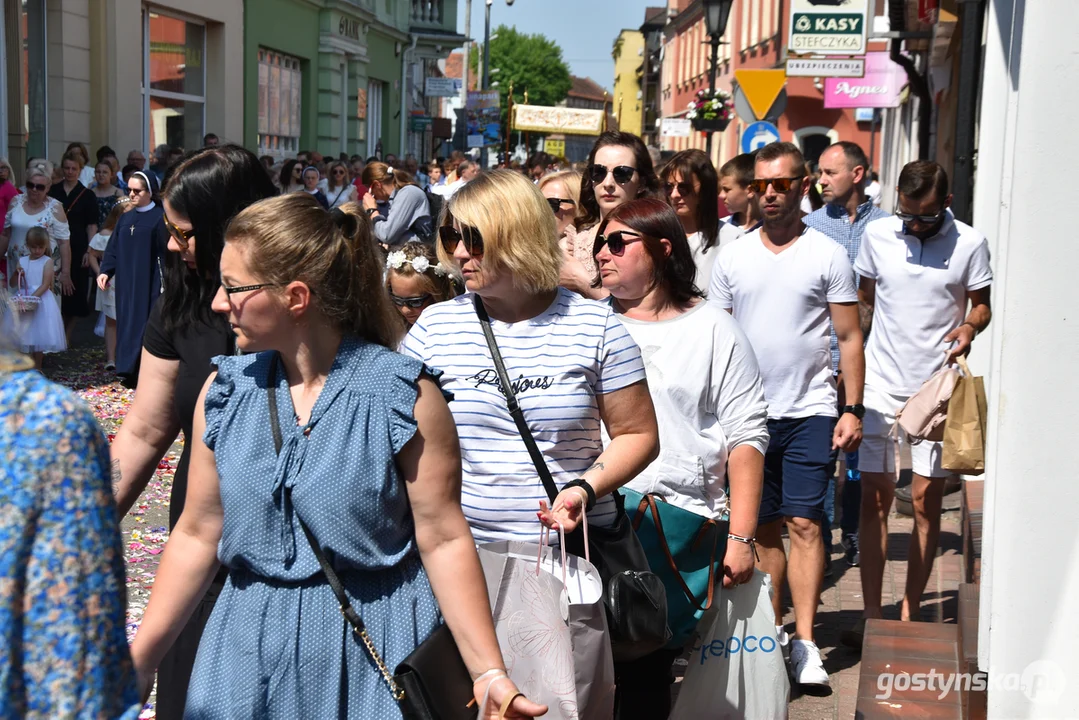 Gostyń - Boże Ciało 2023 - procesja ulicami miasta
