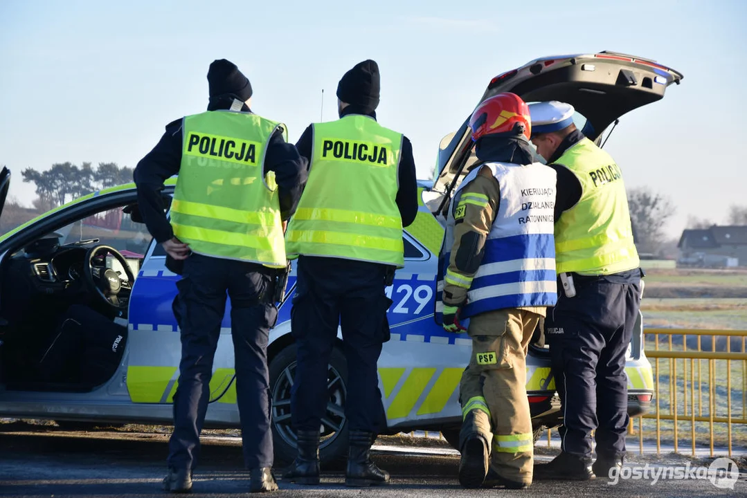 Wypadek na DW434 Gostyń - Poznań. Zderzyły się trzy samochody