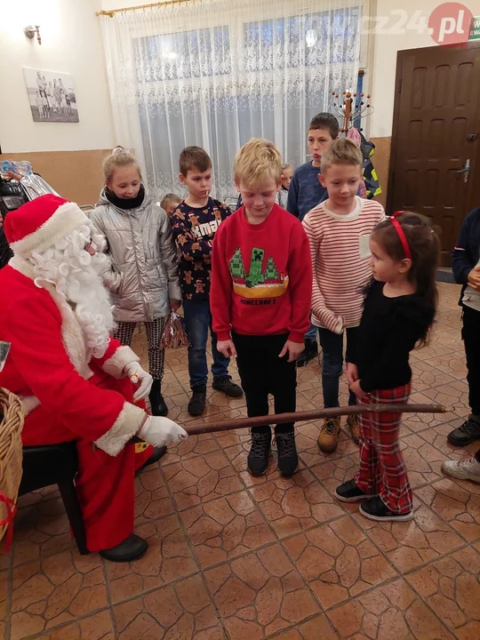 Mikołaj spotkał się z dziećmi i biesiada seniorów w Łaszczynie