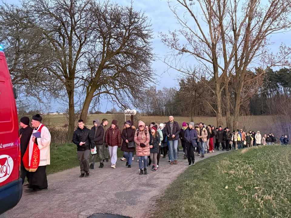 Za nami Ekstremalna Droga Krzyżowa na trasie Sośnica - Fabianów - Lutynia [ZDJĘCIA]