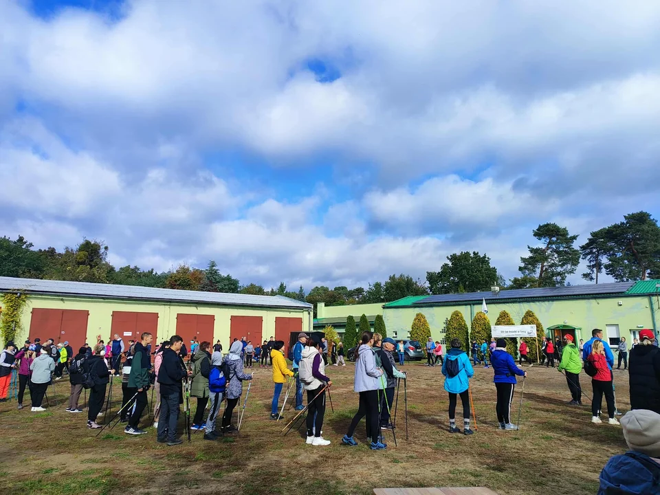 V Marsz po zdrowia z nordic walking w ramach Leśna Triada 2025 w Piaskach