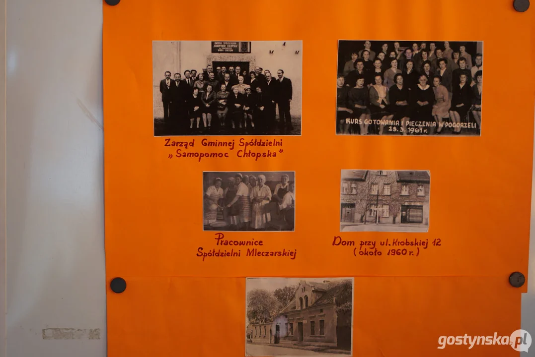 Miłośnicy starych fotografii w pogorzelskiej bibliotece