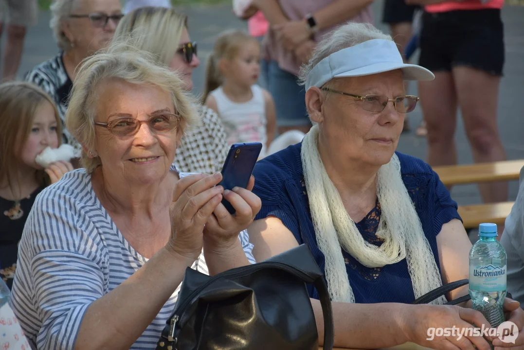 Spotkanie pod chmurka w Piaskach. Mieszkańcy zatańczyli z Biskupianami