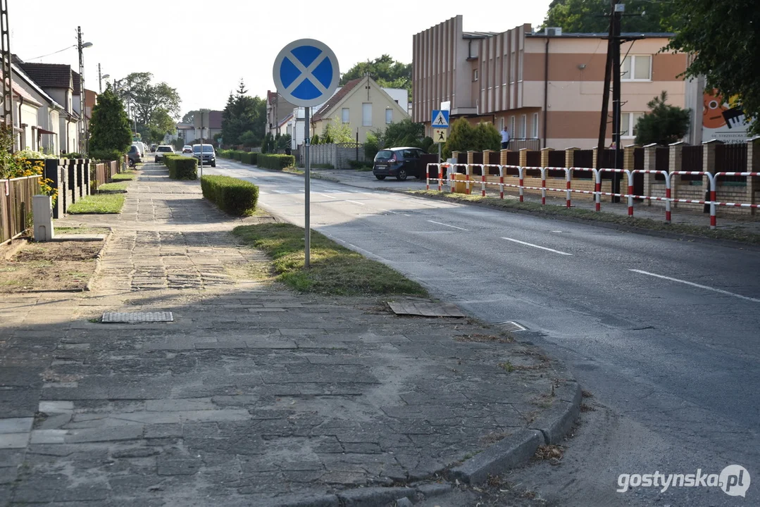 Dziurawa droga (ul. Strzelecka) będzie remontowana. Kiedy?