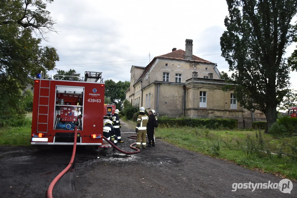 Pożar w zabytkowym pałacu w Wydawach, gm. Poniec