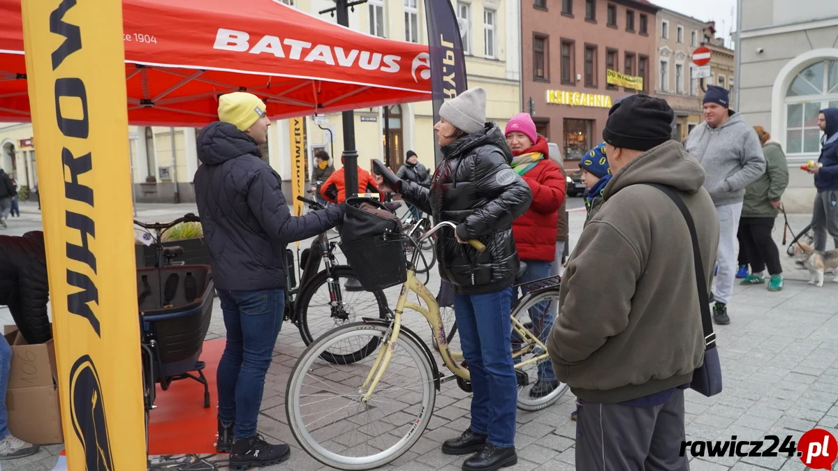 Lampki jak ciepłe bułeczki. Rozdali 1000 kompletów - Zdjęcie główne