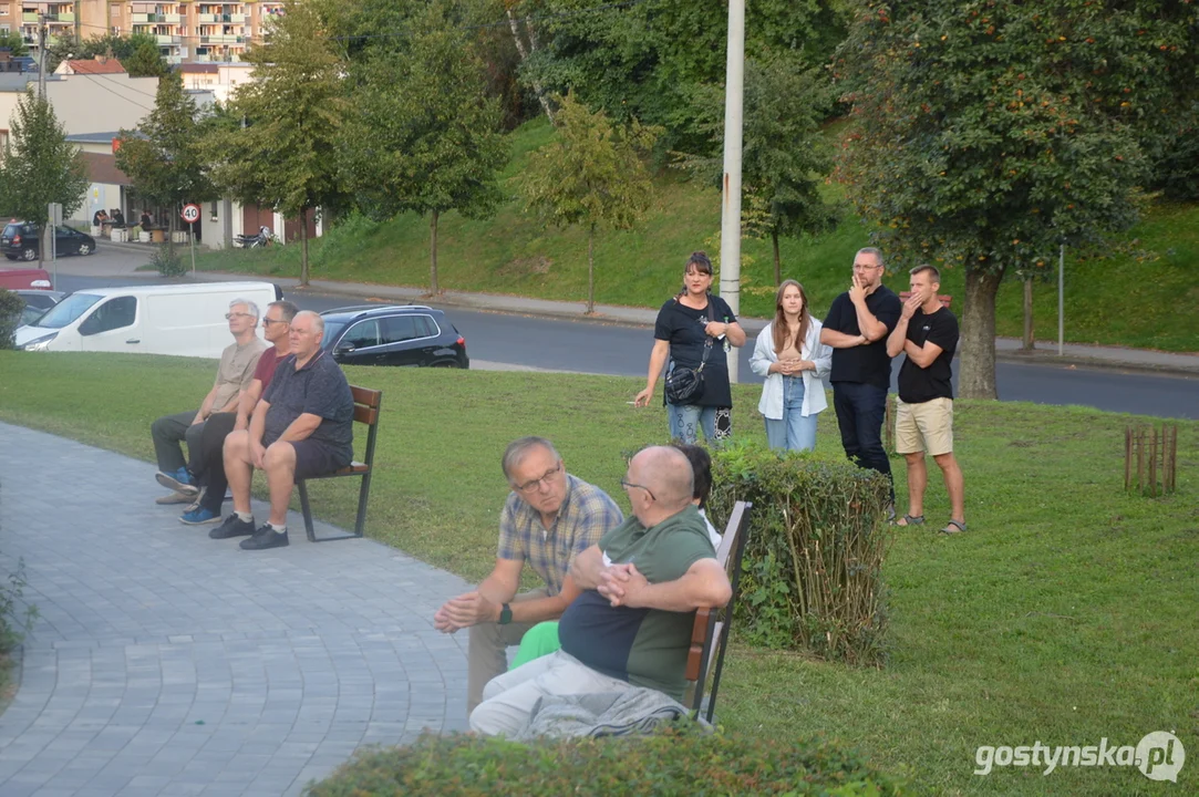 Na tarasie przy GOK Hutnik zagrał w piątkowy wieczór (23.08.2024) Witold Żuromski