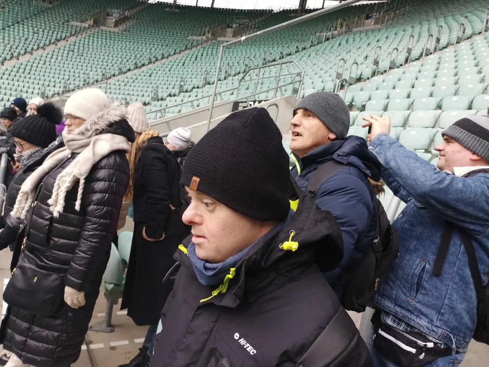 Dekorowali bombki, zwiedzili stadion i jarmark bożonarodzeniowy