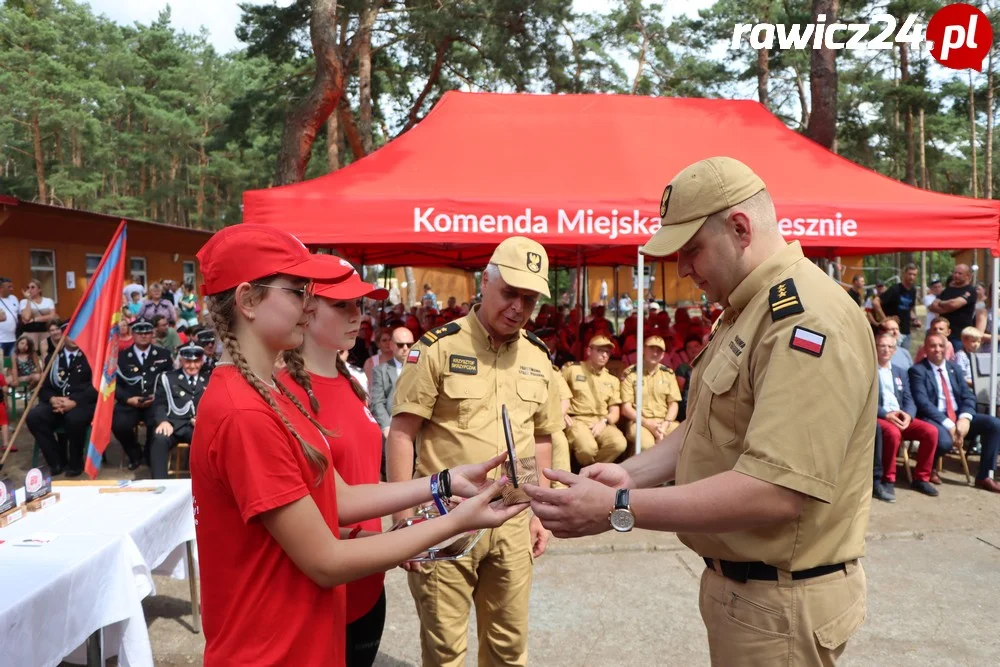 Ślubowanie i pasowanie na strażaka - członka MDP w Brennie (powiat leszczyński)