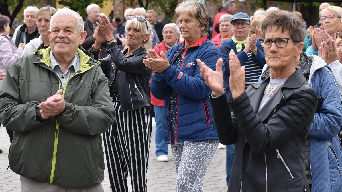22. Świętogórskie Spotkania Seniorów 2025. Pogoda nie odstraszyła 2000 seniorów od wspólnej zabawy - Zdjęcie główne