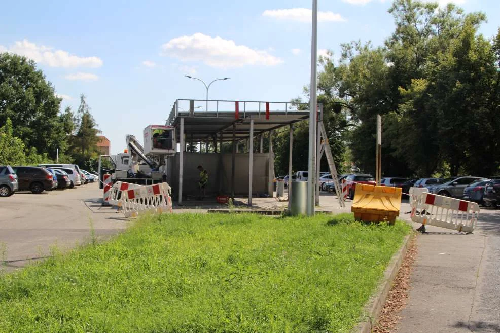 Myjnia samochodowa na parkingu przy ul. św. Ducha