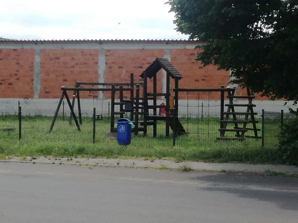 Ludzie narzekali na stary. Będzie nowy plac zabaw w gminie. Zobacz szczegóły - Zdjęcie główne