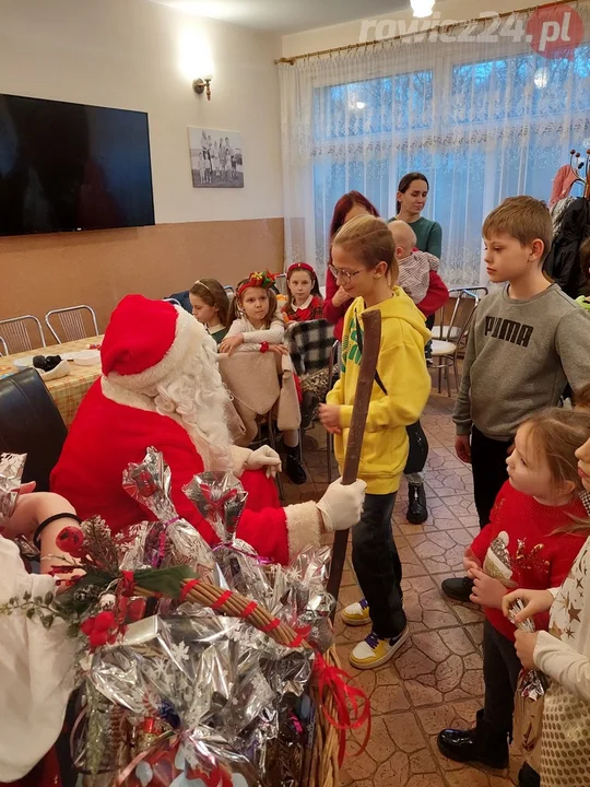 Mikołaj spotkał się z dziećmi i biesiada seniorów w Łaszczynie