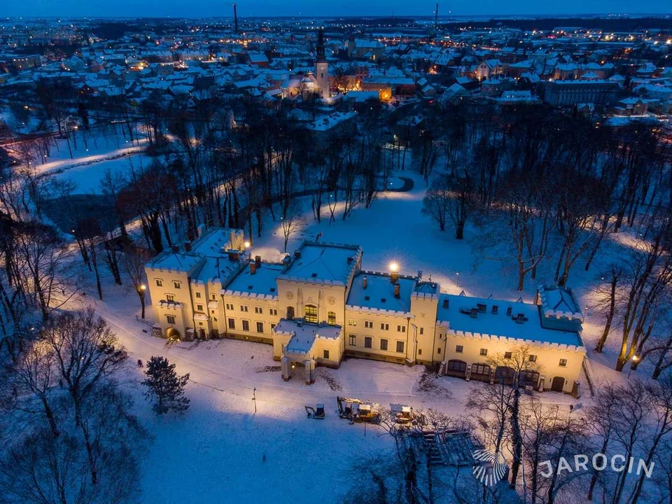 Kompleks kawiarniano-restauracyjny w parku w Jarocinie