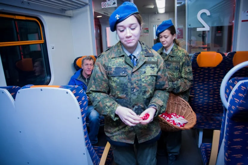 "Obudzić śpiących". Akcja na dworcu  kolejowym w Jarocinie