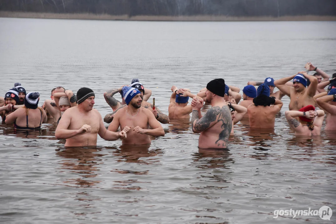 Klub Morsów "Niedźwiedź" Gostyń zorganizował dla WOŚP piknik na plaży jeziora cichowskiego