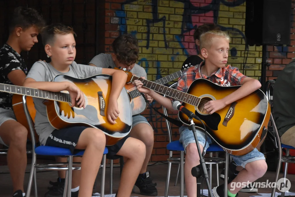 Zespół Akustyczny na 10 Gitar przy GOK Hutnik