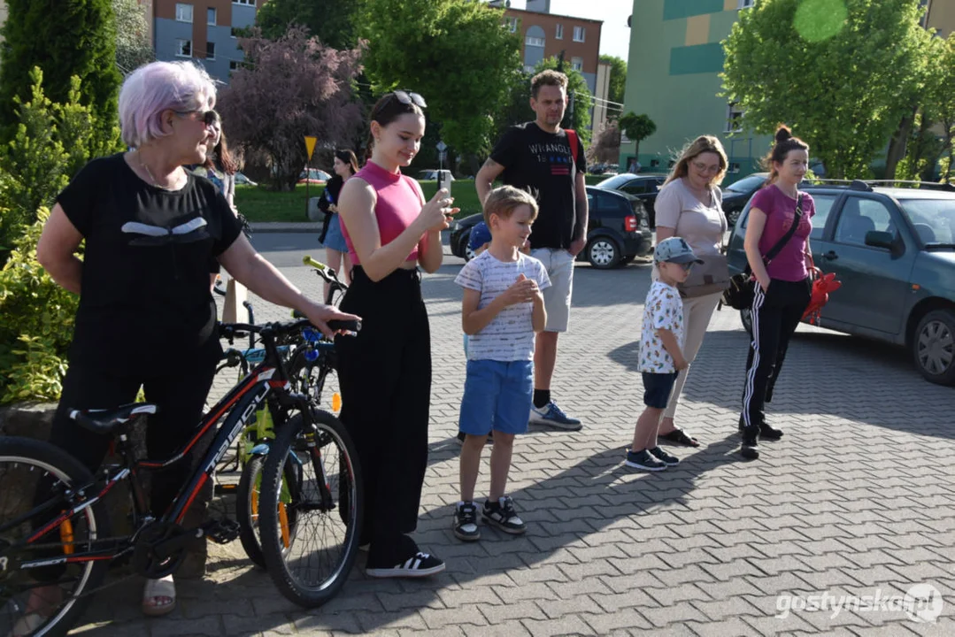 Pierwsze integracyjne gostyńskie grillowanie na tarasie GOK Hutnik