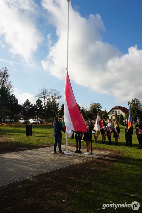 Patriotycznie w Szkole Podstawowej z Oddziałami Integracyjnymi im. M. Kopernika w Piaskach