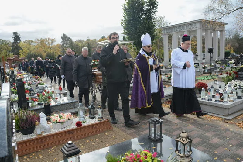 Ostatnie pożegnanie ks. kanonika Andrzeja Sośniaka w Jarocinie [ZDJĘCIA] - Zdjęcie główne