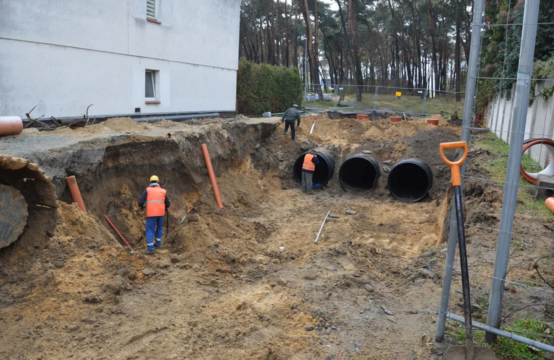 Zbiornik retencyjny przy ul. Podleśnej w Gostyniu - budowa w 2016 r.