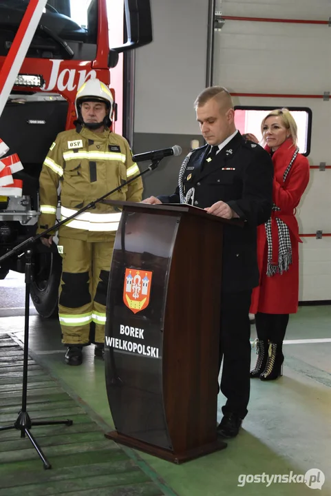 "Ochrzczono" nowy samochód strażacki dla OSP Borek Wlkp. Otrzymał imię "Jan"