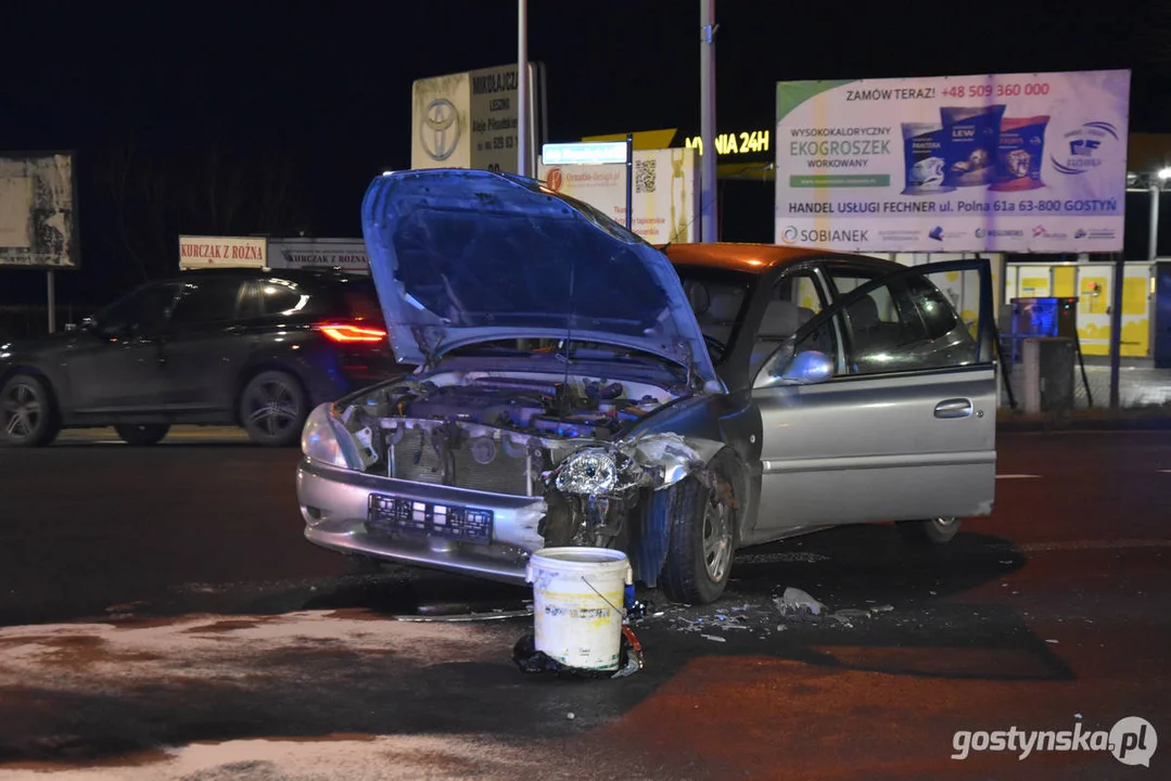 Dwa samochody zderzyły się na DK12, przebiegającej przez Gostyń