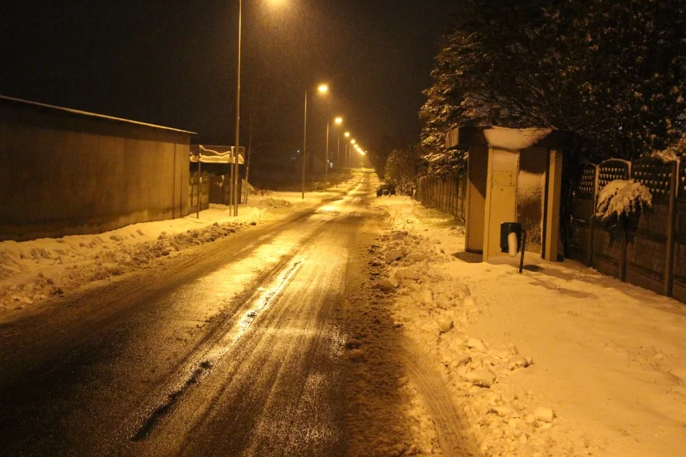 Intensywne opady śniegu w powiecie pleszewskim. Jak wygląda sytuacja na drogach? - Zdjęcie główne
